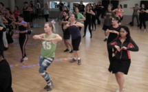 La danse tahitienne séduit les sportifs à Paris