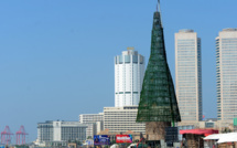 Le Sri Lanka affirme avoir érigé l'arbre de Noël le plus haut du monde