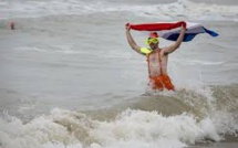 En France et aux Pays-Bas, bain glacé dans la Mer du Nord pour le Nouvel An