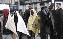 Confisquer les couvertures des migrants: un "nouveau cap" selon leurs soutiens