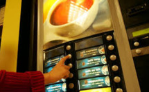 Un film pédopornographique sur l'écran vidéo d'une machine à café