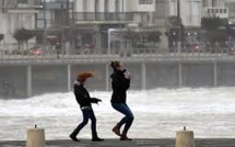 Vent violent: 237.000 foyers privés d'électricité, 4.452 interventions