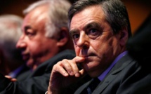 Fillon, officiellement investi, appelle son parti à la "discipline"