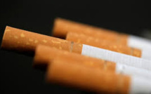 Tabac: moins de cigarettes vendues en 2016, les causes font débat