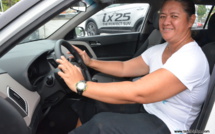 Jeu Pacific-Shell : Lyana, surprise et heureuse gagnante d'un Hyundai ix 25