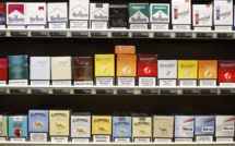 Tabac: le gouvernement poursuit son offensive anti-marketing et interdit certaines marques