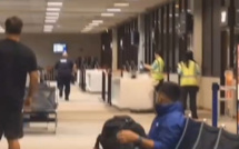 Aéroport de Honolulu: un homme viole la sécurité et meurt après avoir été détenu