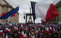Conforté par le Trocadéro, Fillon refuse de céder