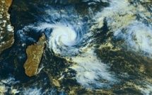Le cyclone Enawo frappe Madagascar avec des rafales à 290 km/h