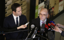 Hamon s'affiche avec Cazeneuve pour tenter de reprendre la main
