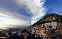 Italie: des touristes et journalistes blessés lors d'une éruption de l'Etna
