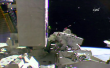 ISS: Deux astronautes marchent dans l'espace