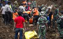 Un mort, 28 disparus dans un glissement de terrain en Indonésie