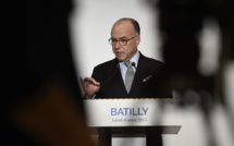 Attentat à Paris: Cazeneuve accuse Le Pen et Fillon d'avoir fait "le choix de l'outrance et de la division"