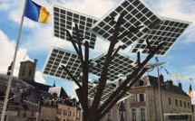Le premier "eTree" d'Europe, arbre aux feuilles photovoltaïques, planté à Nevers