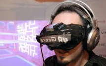 Visiteurs casqués pour expos virtuelles