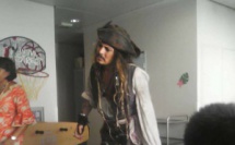 Johnny Depp à la rencontre des enfants hospitalisés