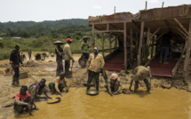 Ghana: des sauveteurs à la recherche de 14 mineurs dans une mine effondrée