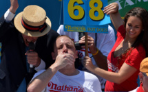 72 hot-dogs en 10 mn: "un gars qui aime manger" devient légende