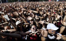 Non loin des stars internationales, des jeunes pousses du web français se défient sur scène