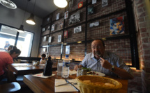 Au restaurant "Le Dictateur" de Tunis, la "liberté" se déguste "grillée"