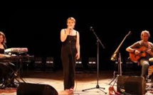 Electrocution d'une chanteuse sur scène: des dysfonctionnements électriques, selon un expert