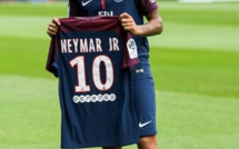 Le roi Neymar découvre le Parc des Princes, son nouveau jardin