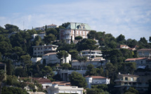 Macron porte plainte contre un photographe pour "harcèlement"