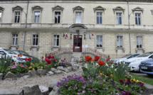 Baisse des contrats aidés : le casse-tête des maires avant la rentrée