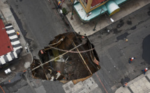 Mexique: trou géant en pleine capitale à cause des pluies