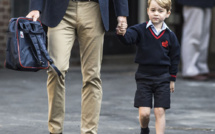 GB: George, le petit prince, entre à l'école sans sa mère