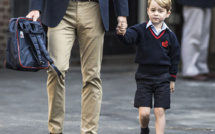 GB: George, le petit prince, entre à l'école sans sa mère