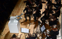 Le robot chef d'orchestre vole la vedette au ténor