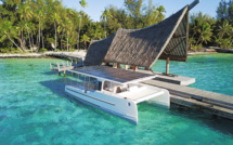 Un catamaran solaire pour une promenade sur le lagon de Bora Bora