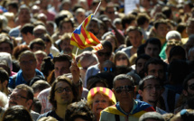Référendum interdit: des milliers de Catalans dans la rue après des arrestations