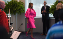 Melania Trump reçoit les Premières dames en rose fluo