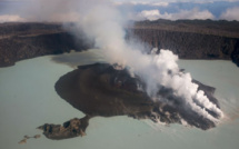 Eruption au Vanuatu: les évacuations s'accélèrent