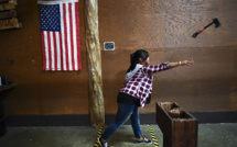 Le lancer de hache, le nouveau loisir qui monte aux Etats-Unis