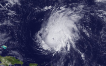 Dans l'Atlantique, l'ouragan Ophelia se dirige vers les Açores