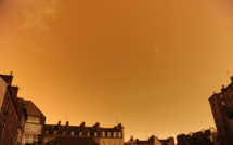Tempête Ophelia: ciel jaune crépusculaire au-dessus de la Bretagne