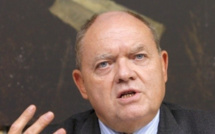 Augmentation des rémunérations en cabinets ministériels: "choquant", selon Dosière