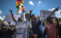 Mnangagwa attendu au Zimbabwe pour succéder à Mugabe