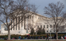 Feu vert de la Cour suprême au décret anti-immigration de Trump