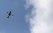 Une fenêtre d'hélicoptère américain tombe sur une école japonaise