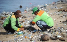 A Bali, un océan de déchets envahit les plages