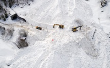 Evacuation aérienne des touristes bloqués dans les Alpes suisses
