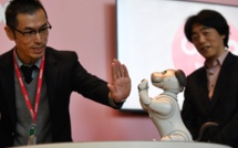 Japon: le nouveau chien robot Aibo adopté par ses maîtres