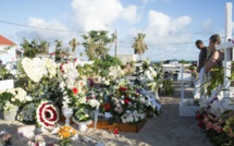 A Saint-Barth, la tombe de Johnny chaque jour refleurie