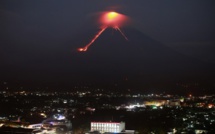 Le réveil du volcan philippin Mayon fait fuir des milliers de personnes