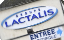 Lait contaminé pour bébé: Lactalis se défend, sans convaincre